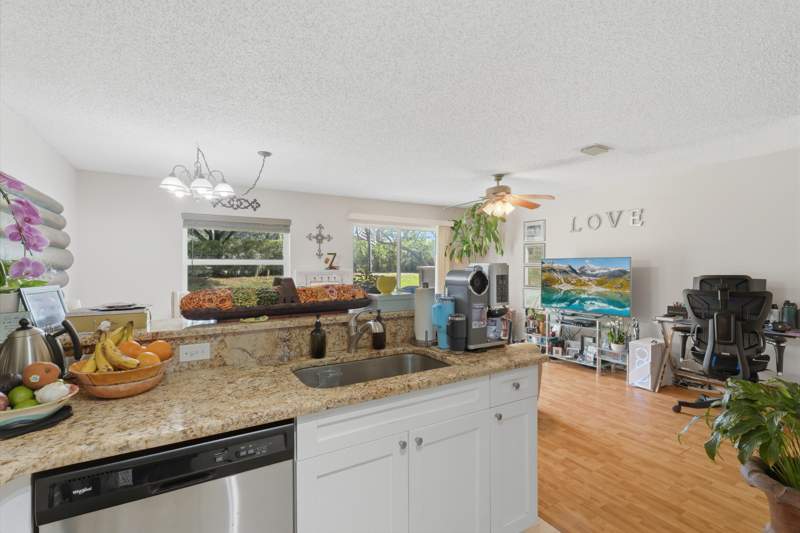 2 bedroom Townhouse at 6929 Willow Creek Run, Rivermill, Lake Worth — photo 4