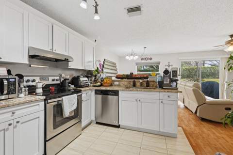 6929 Willow Creek Run, Lake Worth FL - photo 7 of 29