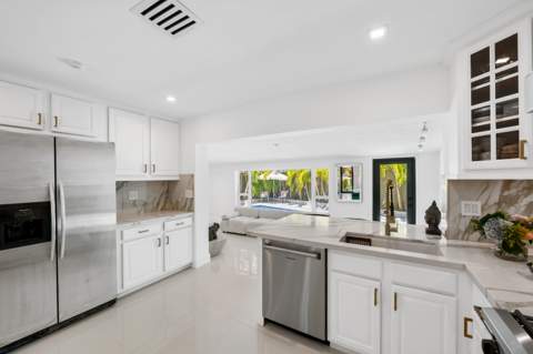5210 NE 17th Terrace, Fort Lauderdale FL - photo 10 of 39