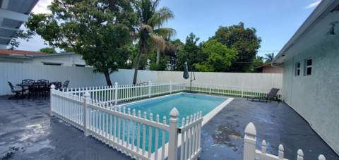 3800 NE 4th Avenue, Deerfield Beach FL - photo 7 of 33