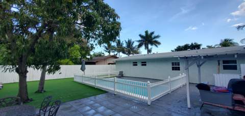 3800 NE 4th Avenue, Deerfield Beach FL - photo 9 of 33