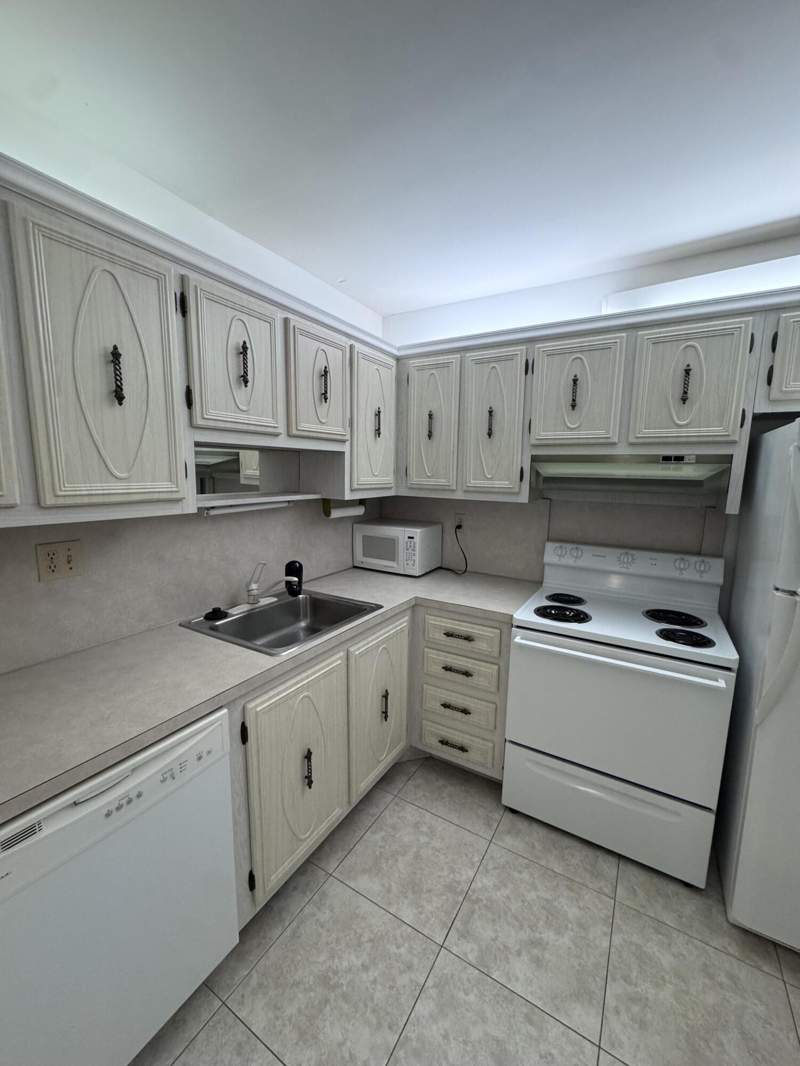 1 bedroom Condominium at 5660 SW 3rd Place #105, Meadows Condo, Margate — photo 2