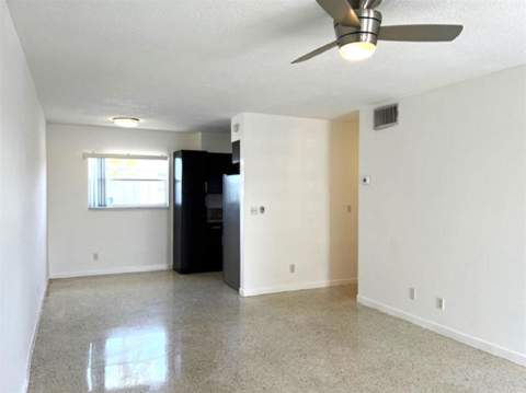 270 NE 40th Street #26, Oakland Park FL - photo 10 of 14