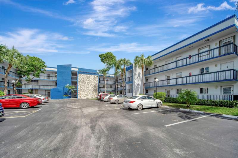 2 bedroom Condominium at 3100 Holiday Springs Boulevard #305, Holiday Springs Village 2 Condo, Margate — photo 2