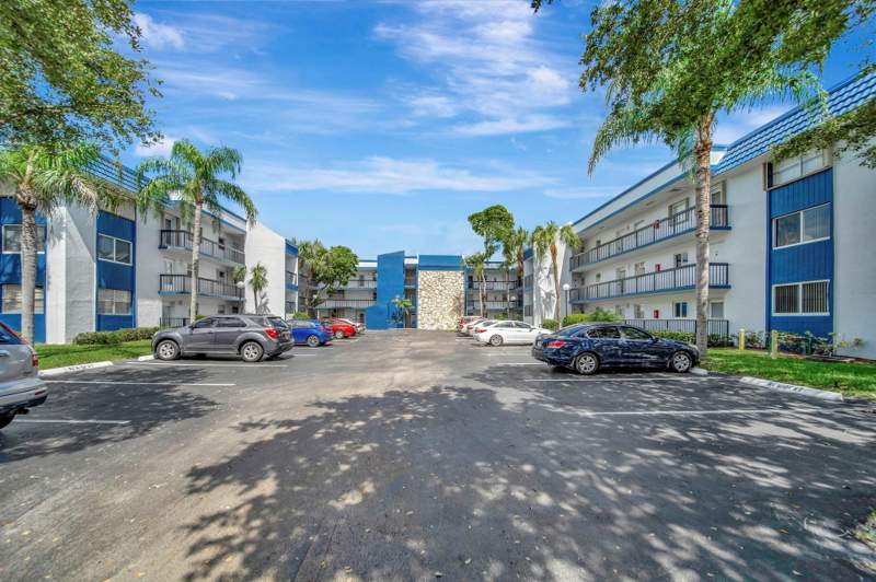 2 bedroom Condominium at 3100 Holiday Springs Boulevard #305, Holiday Springs Village 2 Condo, Margate — photo 3