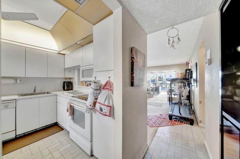 2 bedroom Condominium at 3100 Holiday Springs Boulevard #305, Holiday Springs Village 2 Condo, Margate — photo 4