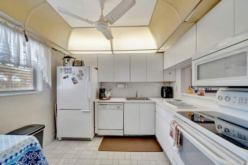 2 bedroom Condominium at 3100 Holiday Springs Boulevard #305, Holiday Springs Village 2 Condo, Margate — photo 5
