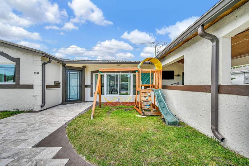 3 bedroom Single Family Residence at 3300 NW 32nd Street, Lauderdale Lakes Northgate Sec 6, Lauderdale Lakes — photo 2