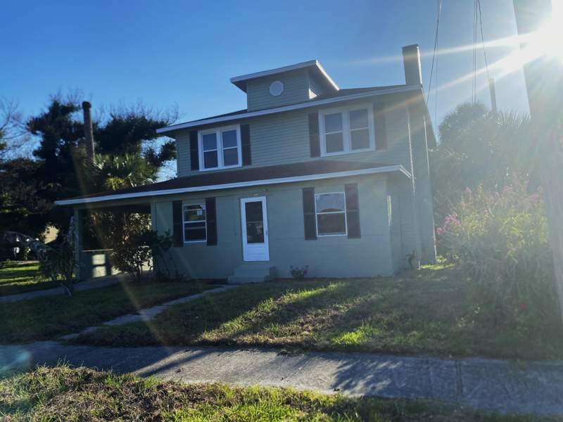 5 bedroom Single Family Residence at 319 N 11th Street, M E Goldsmith'S Subdivision, Fort Pierce — photo 3