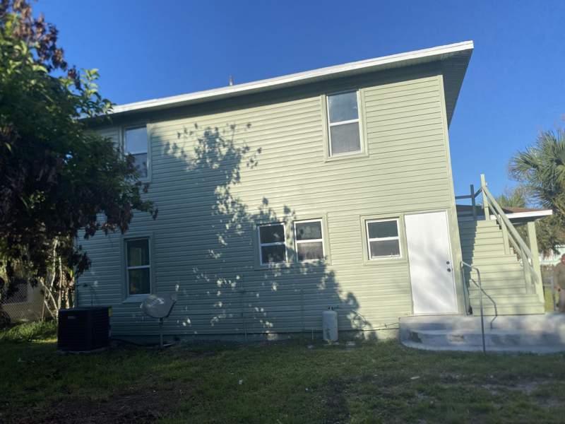 5 bedroom Single Family Residence at 319 N 11th Street, M E Goldsmith'S Subdivision, Fort Pierce — photo 2