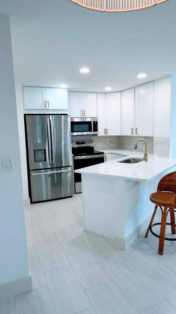 2 bedroom Condominium at 7547 S Oriole Boulevard #101, Evergreen Condo, Delray Beach — photo 2