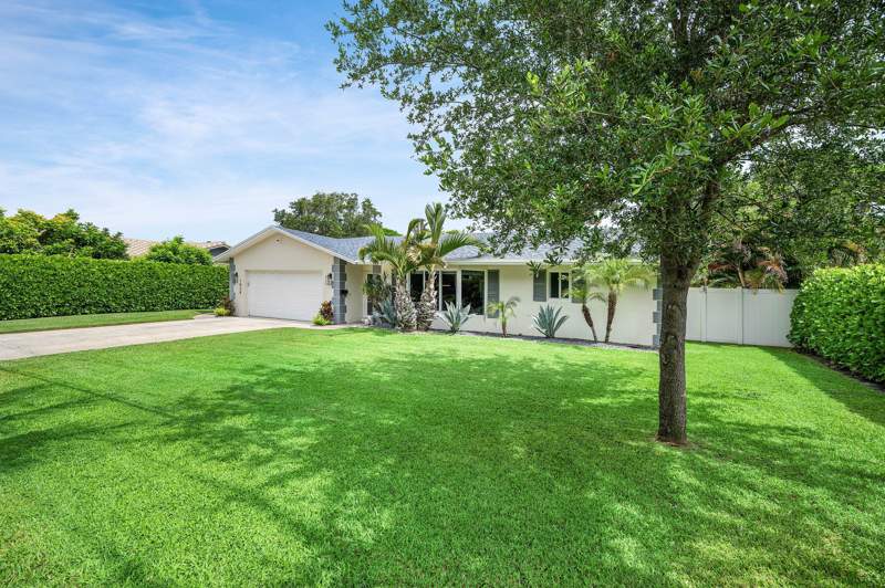 4 bedroom Single Family Residence at 1029 W Palmetto Park Road, Lake Floresta Park, Boca Raton — photo 3
