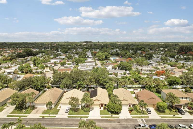 3 bedroom Single Family Residence at 1017 Fosters Mill Road, Fosters Mill, Boynton Beach — photo 5