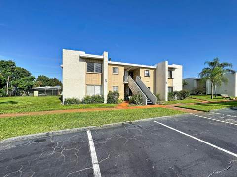 1310 NE 14th Court #K17, Jensen Beach FL - photo 9 of 39