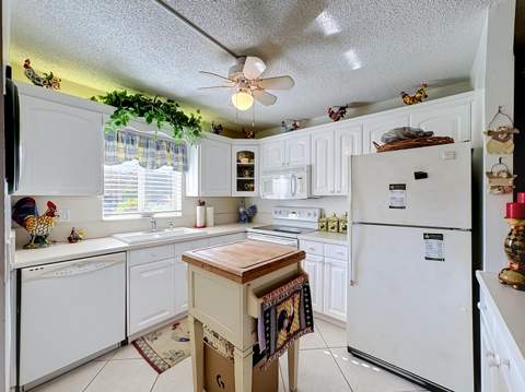 1310 NE 14th Court #K17, Jensen Beach FL - photo 17 of 39