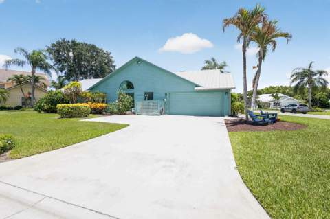 10705 SE Seabreeze Court, Hobe Sound FL - photo 13 of 76