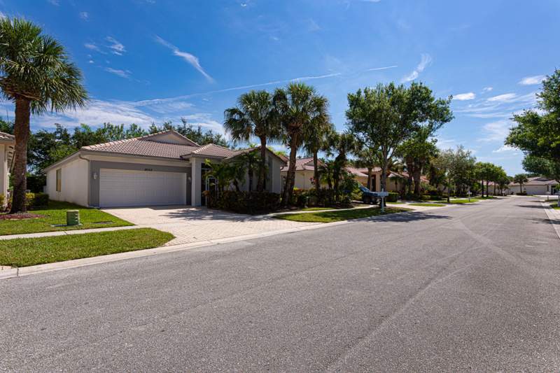 3 bedroom Single Family Residence at 9663 Great Egret Court, Baywinds Rpd 10, West Palm Beach — photo 2
