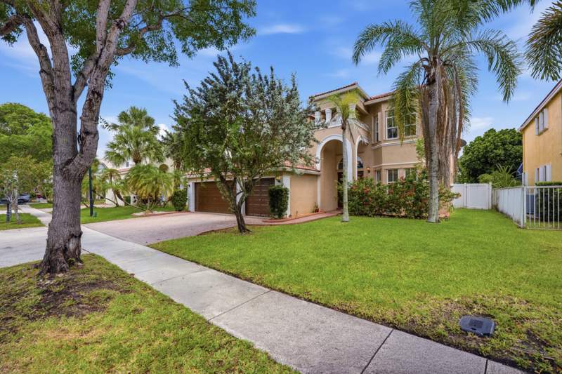 5 bedroom Single Family Residence at 16918 SW 16th Street, Sessa Eight, Pembroke Pines — photo 4
