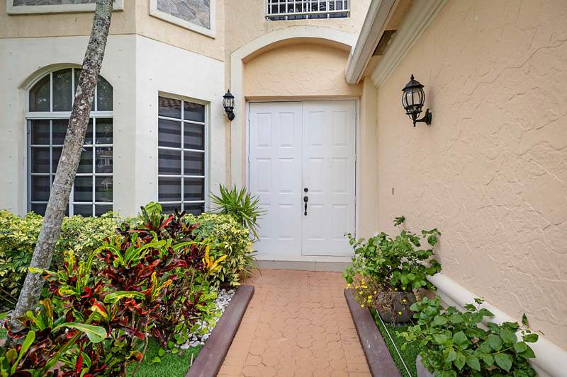 4 bedroom Single Family Residence at 6401 SW 195th Avenue, Big Sky North Residential, Fort Lauderdale — photo 3
