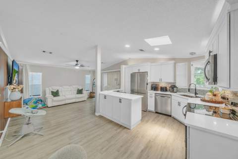 141 Plantation Boulevard, Lake Worth FL - photo 11 of 41