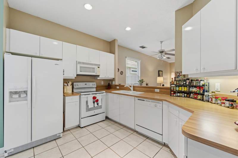2 bedroom Single Family Residence at 638 SW Treasure Cove, Lake Charles, Port St. Lucie — photo 3