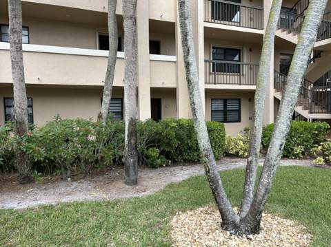 140 Lake Nancy Lane #115, West Palm Beach FL - photo 22 of 32