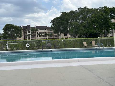 140 Lake Nancy Lane #115, West Palm Beach FL - photo 24 of 32