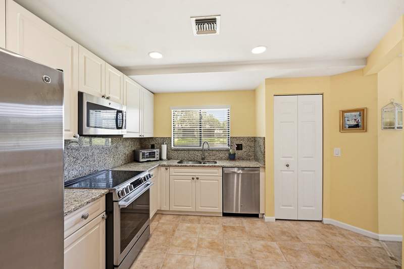 2 bedroom Condominium at 22 Lexington Lane #D, Lexington Green @ PGA National, Palm Beach Gardens — photo 4