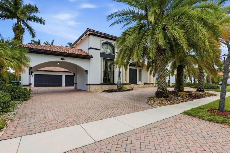 5 bedroom Single Family Residence at 18662 SW 17th Court, Harbour Lakes Estates, Miramar — photo 2