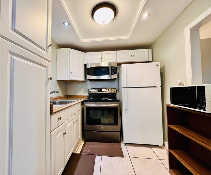 1 bedroom Condominium at 330 Southampton B, Century Village - Southampton Condo, West Palm Beach — photo 2