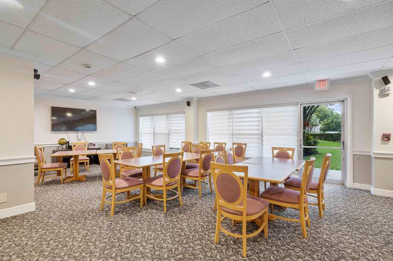 2 bedroom Condominium at 10777 W Sample Road #918, Country Club Tower Of Coral, Coral Springs — photo 5