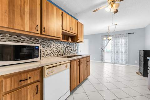 3360 NE Rossi Court, West Palm Beach FL - photo 16 of 47