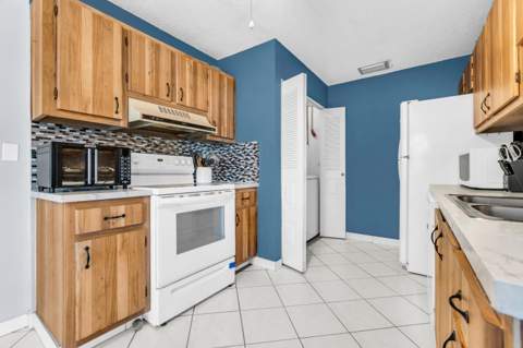 3360 NE Rossi Court, West Palm Beach FL - photo 18 of 47