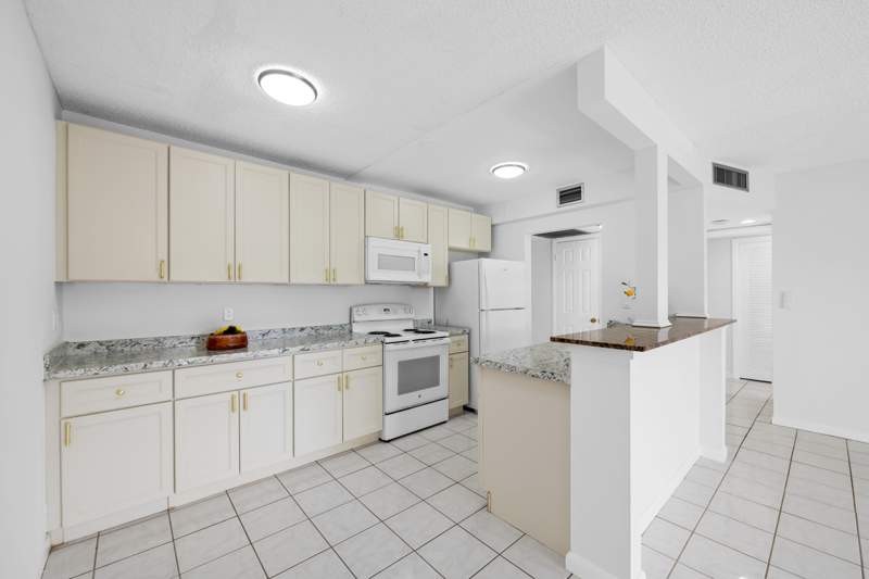 1 bedroom Condominium at 5190 E Sabal Palm Boulevard #209, Sabal Palm Village Condo, Tamarac — photo 4
