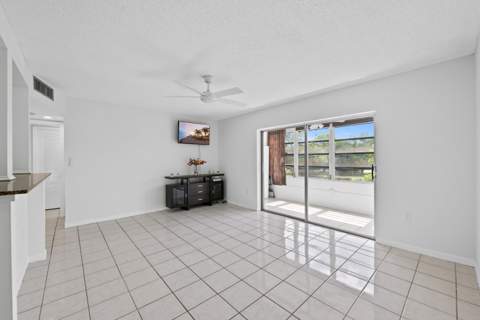 5190 E Sabal Palm Boulevard #209, Tamarac FL - photo 9 of 32