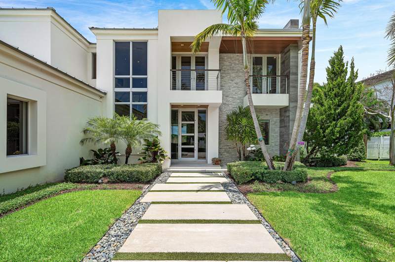 5 bedroom Single Family Residence at 1508 Lake Drive, Totterdale Add, Delray Beach — photo 3