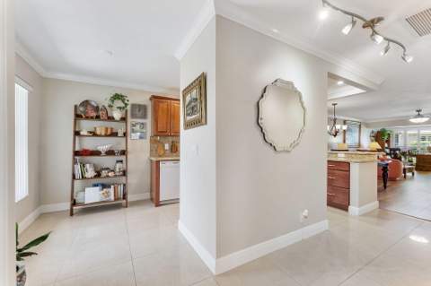 1041 Orange Terrace #104, Delray Beach FL - photo 13 of 36