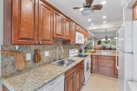 1041 Orange Terrace #104, Delray Beach FL - photo 6 of 36