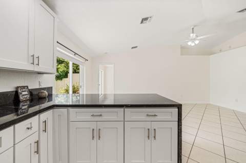 6196 Azalea Circle, West Palm Beach FL - photo 8 of 39