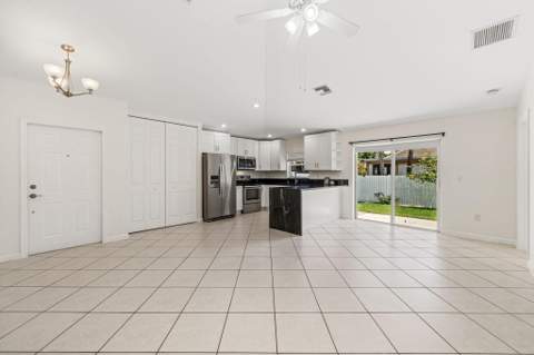 6196 Azalea Circle, West Palm Beach FL - photo 10 of 39