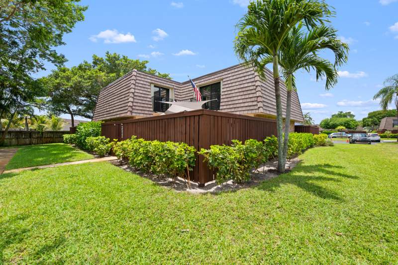 2 bedroom Townhouse at 2512 SW 15th Street, Courtyards Of Waterford, Deerfield Beach — photo 2