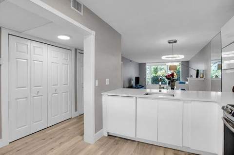 3503 Oaks Way #303, Pompano Beach FL - photo 16 of 39