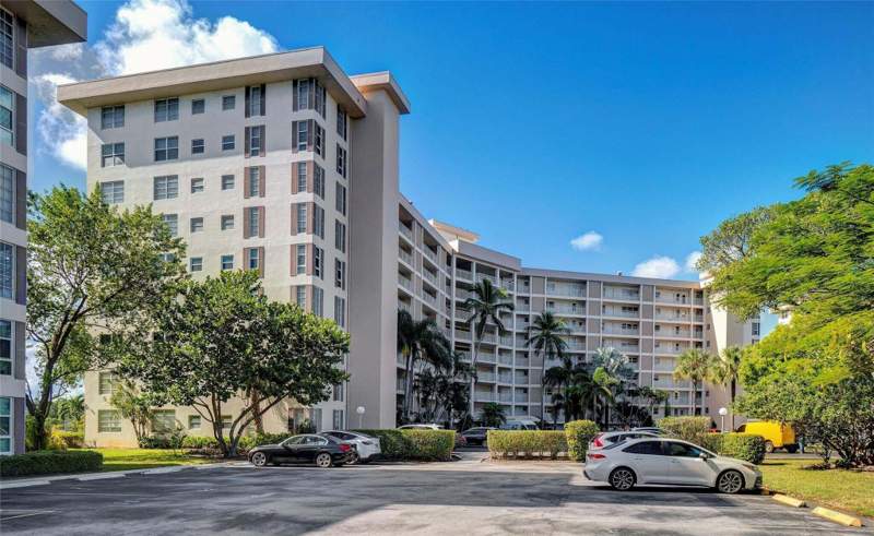 3 bedroom Condominium at 2681 S Course Drive #712, No 22 Palm-Aire Country Club, Pompano Beach — photo 2