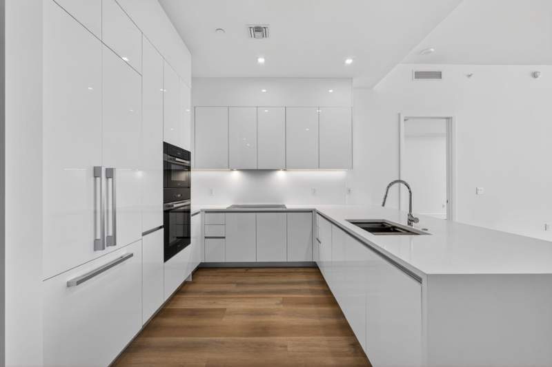 2 bedroom Condominium at 220 Lake Shore Drive #617, Nautilus 220 Condo, Lake Park — photo 4