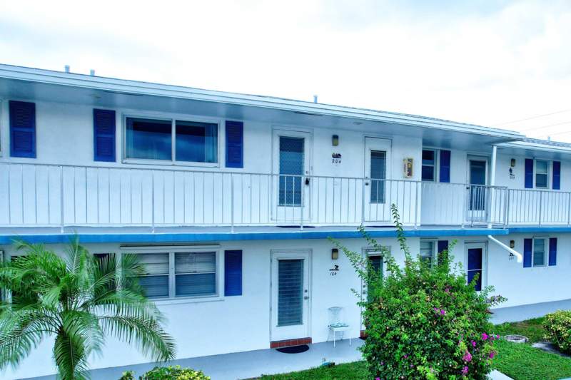 2 bedroom Condominium at 1118 Lake Terrace #204, Leisureville Lake Condo, Boynton Beach — photo 3