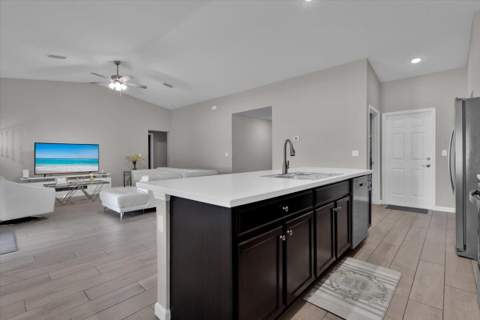 449 SE Whitmore Drive, Port St. Lucie FL - photo 21 of 58