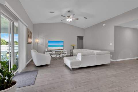 449 SE Whitmore Drive, Port St. Lucie FL - photo 10 of 58