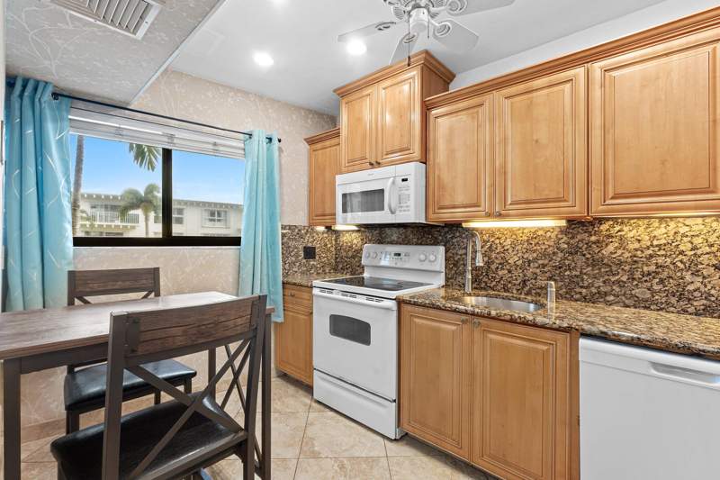 2 bedroom Condominium at 3605 S Ocean Boulevard #229, Southgate Condo, South Palm Beach — photo 4