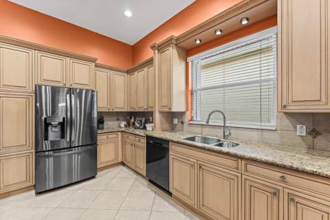 7188 Demedici Circle, Delray Beach FL - photo 17 of 47
