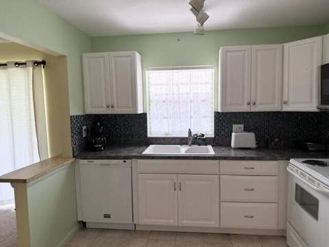 1216 S S Lakes End Drive #Apt D, Fort Pierce FL - photo 8 of 20